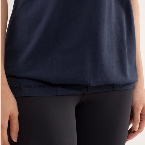 1030 lululemon Practice Freely Tank - Size 6 - Blue Gingham (Inkwell) - Picture 4 of 16